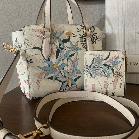 Tory Burch Handbags - New 🌸 Tory Burch set Emerson crossbody & wallet